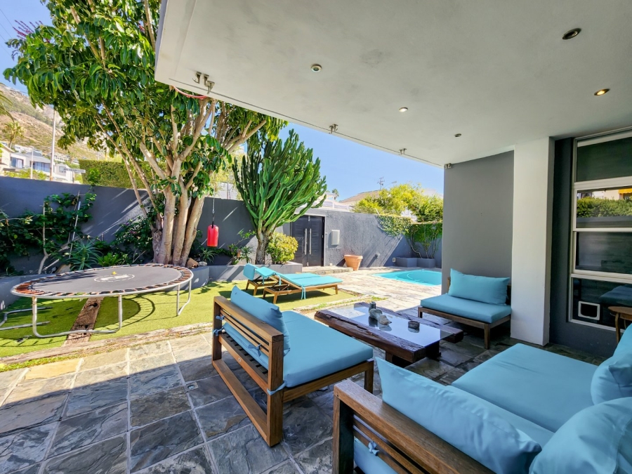 5 Bedroom Property for Sale in Fresnaye Western Cape